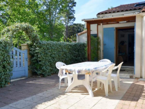 Maison au bord d'un lac avec terrasse, proche commerces et plage - 6 personnes - FR-1-705-56